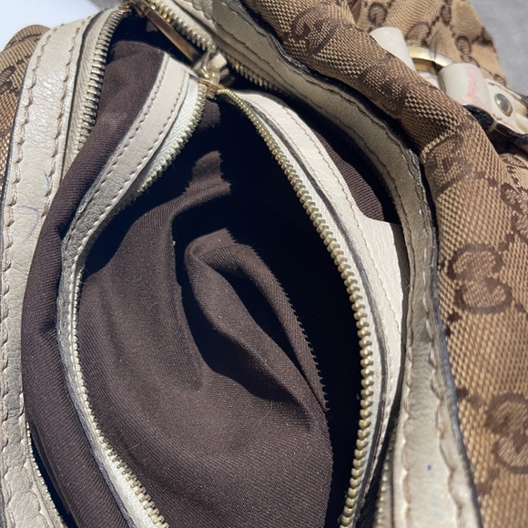 Beautiful Women’s authentic Gucci purse like new on inside no tears no rips - Picture 11 of 13